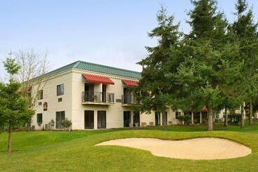 هتل Best Western Plus Plaza By The Green