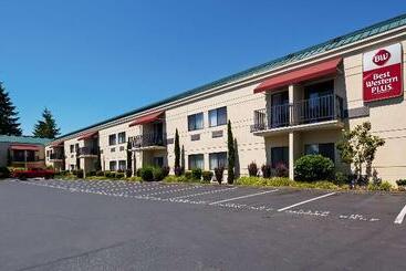 هتل Best Western Plus Plaza By The Green
