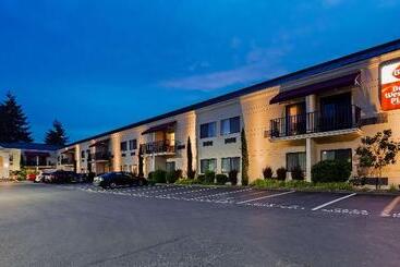 هتل Best Western Plus Plaza By The Green