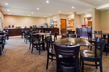 هتل Best Western Plus Plaza By The Green
