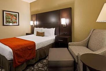 هتل Best Western Plus Plaza By The Green