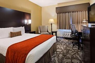 هتل Best Western Plus Plaza By The Green