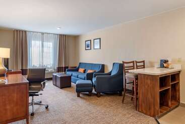 هتل Comfort Inn & Suites