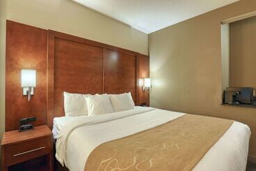 هتل Comfort Suites Appleton Airport