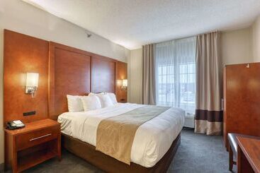 هتل Comfort Suites Appleton Airport