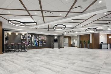 هتل Crowne Plaza Lansing, An Ihg