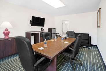 هتل Days Inn By Wyndham Market Center Dallas Love Field
