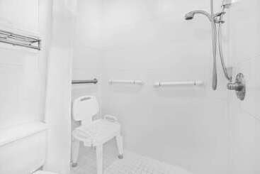 هتل Days Inn By Wyndham Market Center Dallas Love Field