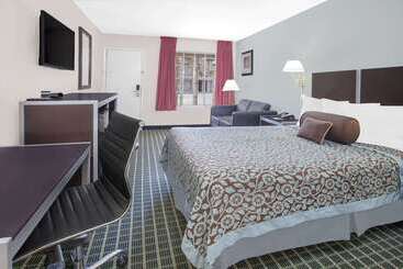 هتل Days Inn By Wyndham Market Center Dallas Love Field