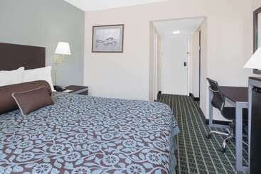 هتل Days Inn By Wyndham Market Center Dallas Love Field