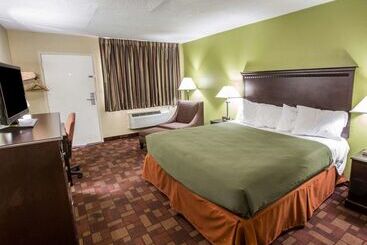 هتل Econo Lodge Biltmore