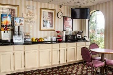 هتل Econo Lodge Chesapeake Route 13 And I 464
