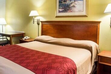 هتل Econo Lodge Chesapeake Route 13 And I 464
