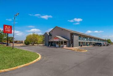 هتل Econo Lodge Inn & Suites
