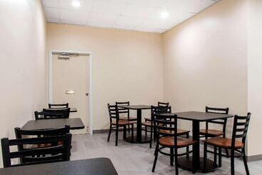هتل Escape Inn Hershey