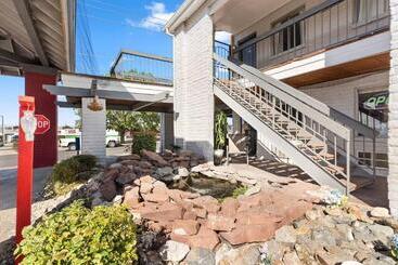 هتل Days Inn By Wyndham Albuquerque Northeast