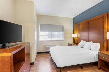 هتل Extended Stay America Suites Buffalo Airport