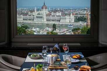 هتل Hilton Budapest