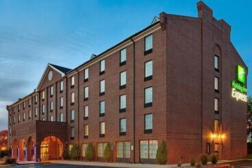 هتل Holiday Inn Express Harrisburg East By Ihg