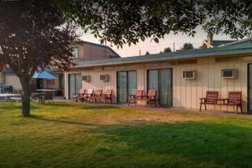 هتل Hospitality Inn