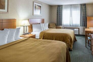 هتل Quality Inn At Collins Road  Cedar Rapids