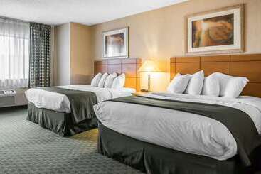 هتل Quality Inn Dubuque On Hwy 20