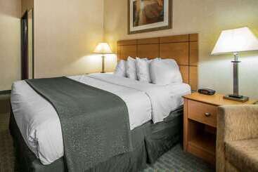 هتل Quality Inn Dubuque On Hwy 20