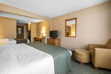 هتل Quality Inn Dubuque On Hwy 20