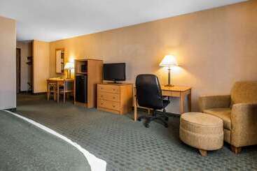 هتل Quality Inn Dubuque On Hwy 20