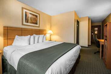 هتل Quality Inn Dubuque On Hwy 20