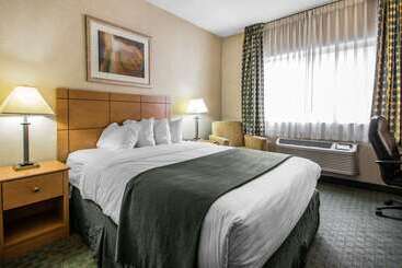 هتل Quality Inn Dubuque On Hwy 20