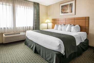 هتل Quality Inn Dubuque On Hwy 20