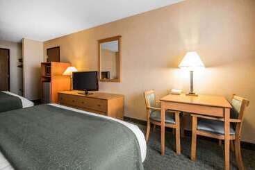 هتل Quality Inn Dubuque On Hwy 20