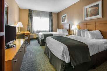 هتل Quality Inn Dubuque On Hwy 20