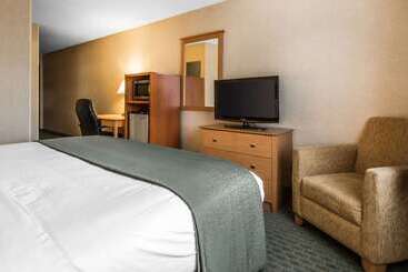 هتل Quality Inn Dubuque On Hwy 20