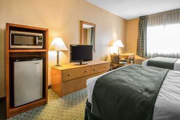 هتل Quality Inn Dubuque On Hwy 20