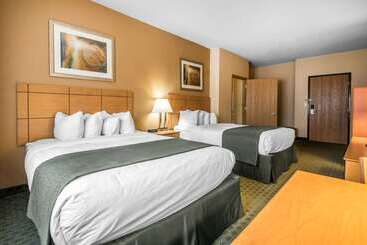 هتل Quality Inn Dubuque On Hwy 20