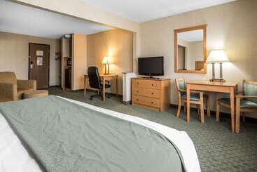 هتل Quality Inn Dubuque On Hwy 20