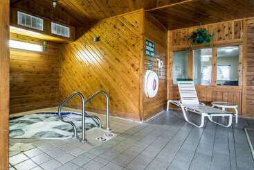 هتل Quality Inn Dubuque On Hwy 20