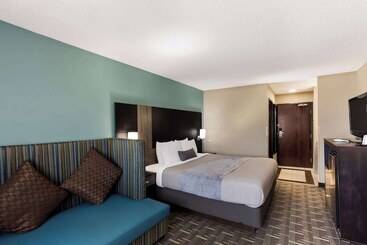 هتل Quality Inn Galesburg Near Us Highway 34 And I 74