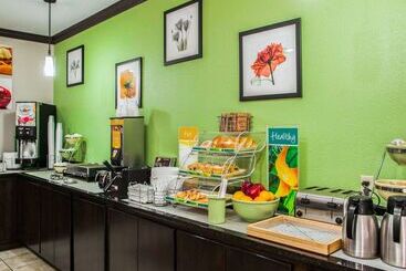 هتل Quality Inn Near I72 And Hwy 51