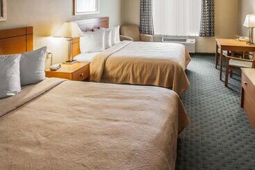 هتل Quality Inn Near I72 And Hwy 51