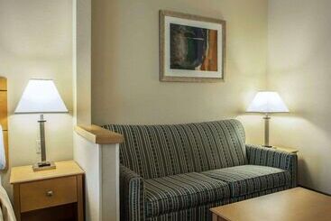 هتل Quality Inn Near I72 And Hwy 51