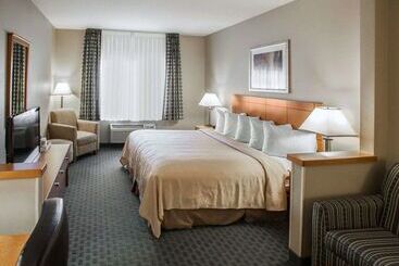 هتل Quality Inn Near I72 And Hwy 51