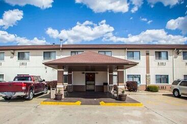 هتل Quality Inn Near I72 And Hwy 51