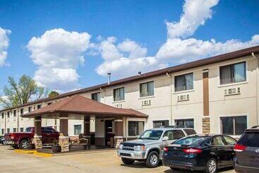هتل Quality Inn Near I72 And Hwy 51