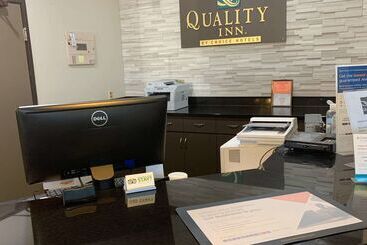 هتل Quality Inn Near I72 And Hwy 51
