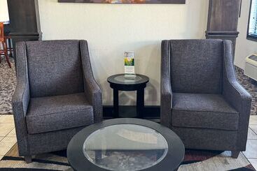هتل Quality Inn Near I72 And Hwy 51