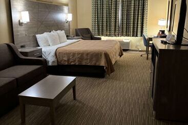 هتل Quality Inn Near I72 And Hwy 51