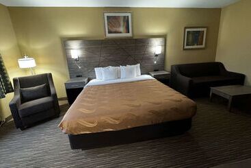 هتل Quality Inn Near I72 And Hwy 51
